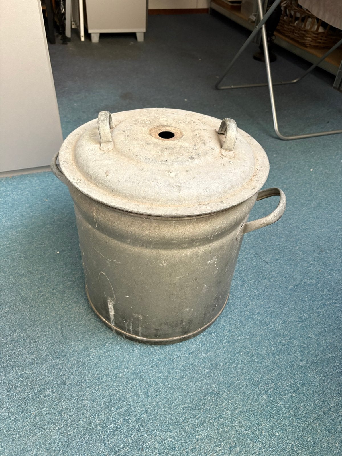 Vintage gegalvaniseerde emmer met deksel, Ophalen