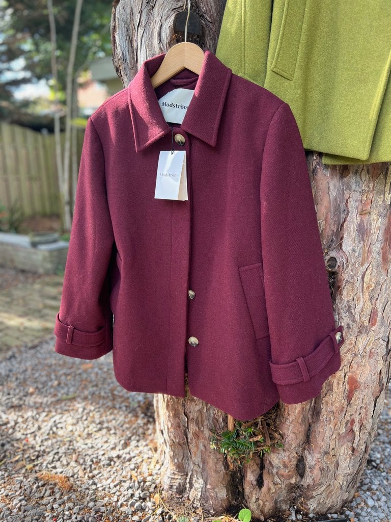 MODSTROM Ofia burgundy nieuw!! 2026 A/W - TIEN op Insta, Kleding | Dames, TIEN concepts, -, Nieuw, Ophalen of Verzenden