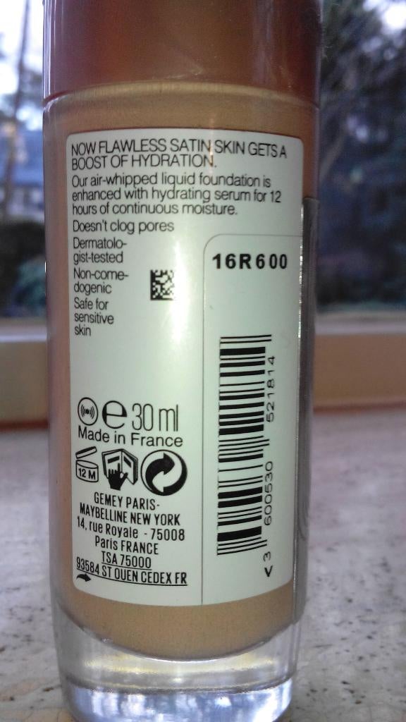 NIEUW: Maybelline Foundation Liquid Satin met hydrat.serum, Sieraden, Tassen en Uiterlijk, Uiterlijk | Cosmetica en Make-up, Nieuw