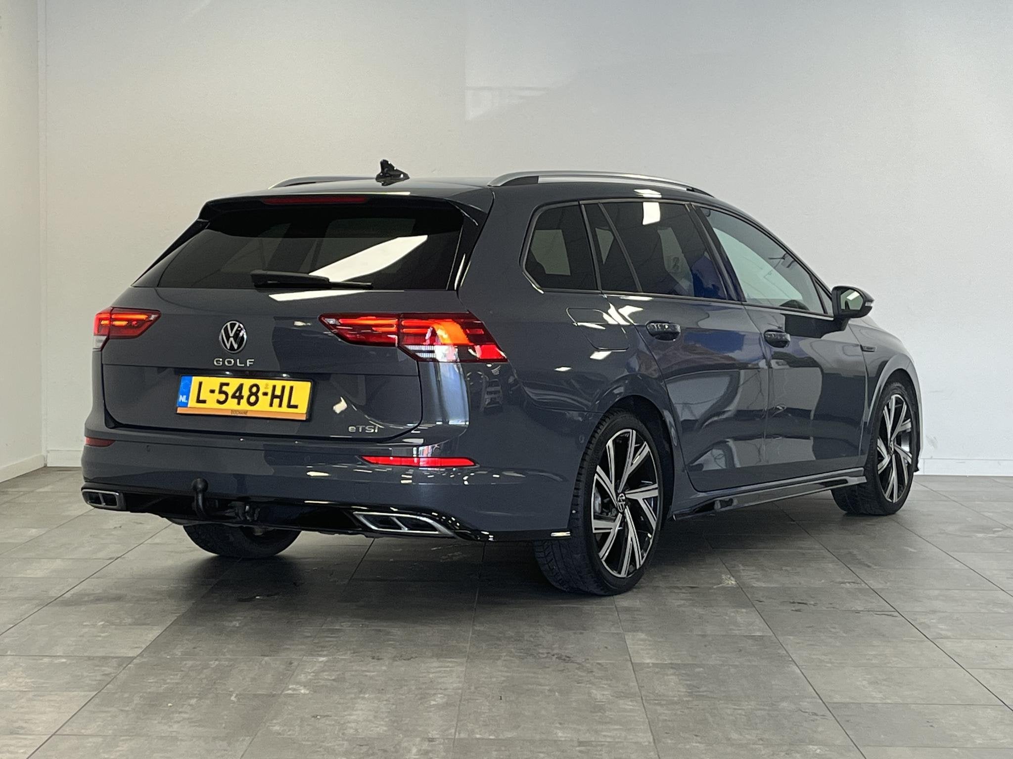 Volkswagen Golf Variant 1.5 eTSI R-Line | Trekhaak | Adaptiv, Auto's, 4 cilinders, 700 kg, Origineel Nederlands, Grijs