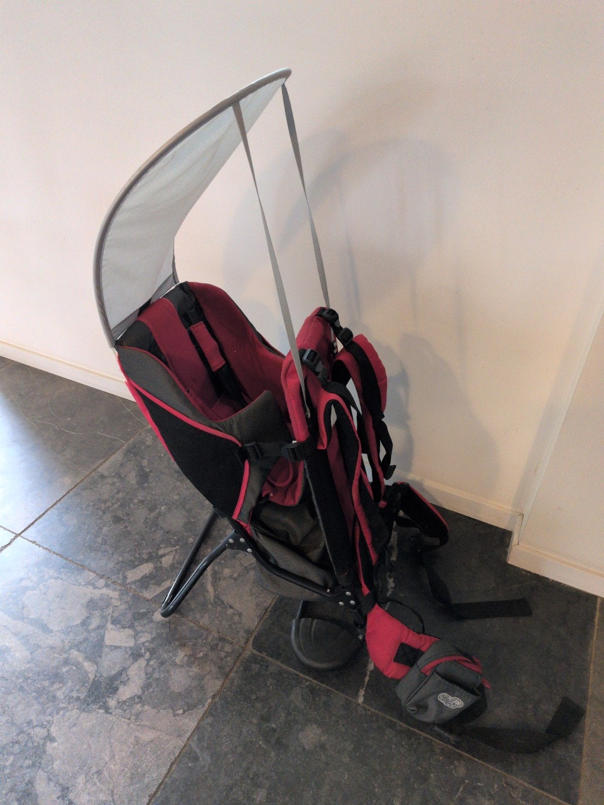 Maya rugdrager (6mnd - 3jr) - Rood/Zwart met Zonnekap, Gebruikt, Rug, Draagzak, Ophalen