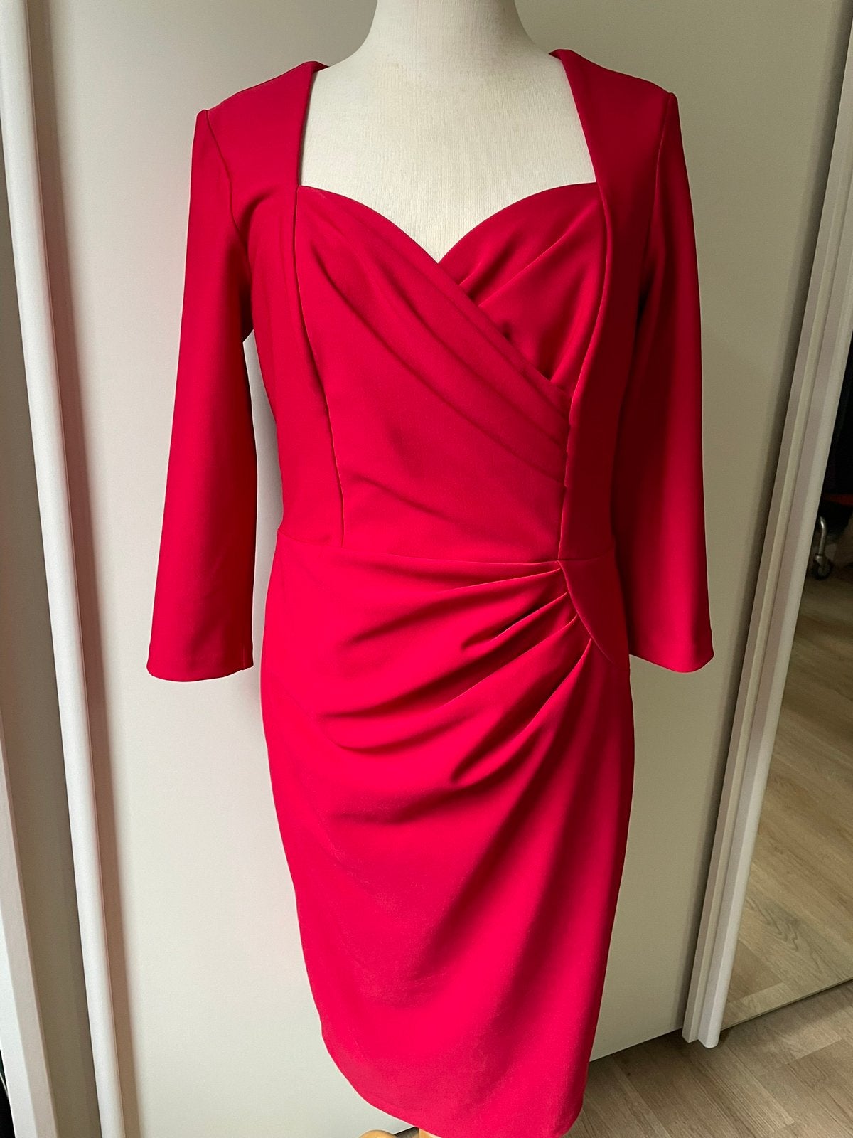 Diva Catwalk rode jurk maat L (valt als maat M), Kleding | Dames, Maat 42/44 (L), Ophalen of Verzenden, Zo goed als nieuw, Knielengte