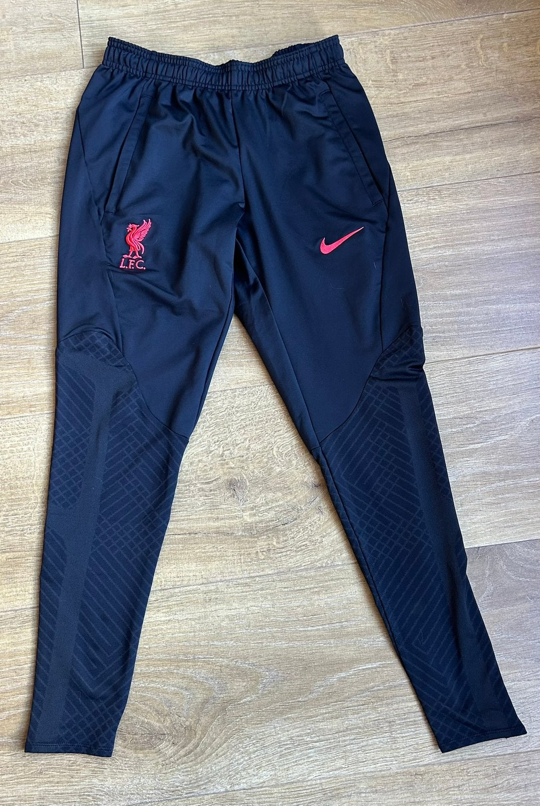 Trainingsbroek ( liverpool), Ophalen of Verzenden, Zo goed als nieuw