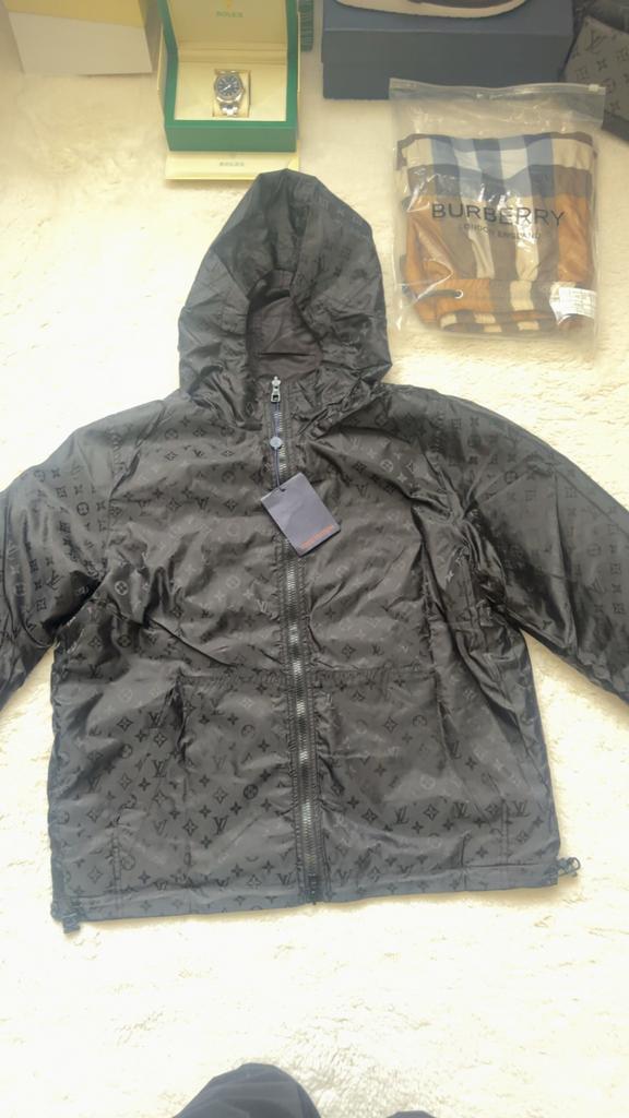 LV windbreaker dubbelzijdig maat L met kaart zak ongedragen, Kleding | Heren, Jassen | Zomer, Ophalen, Nieuw, Maat 52/54 (L), Zwart