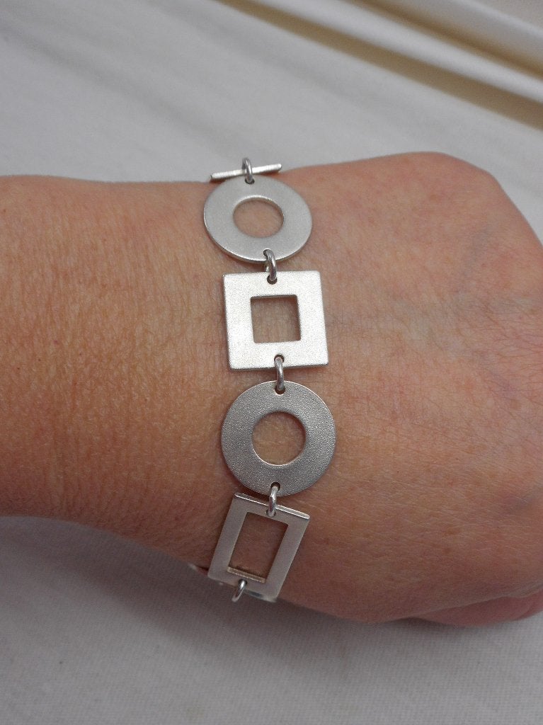 Zilveren prachtige Design armband merk LOOK! Nr.2433