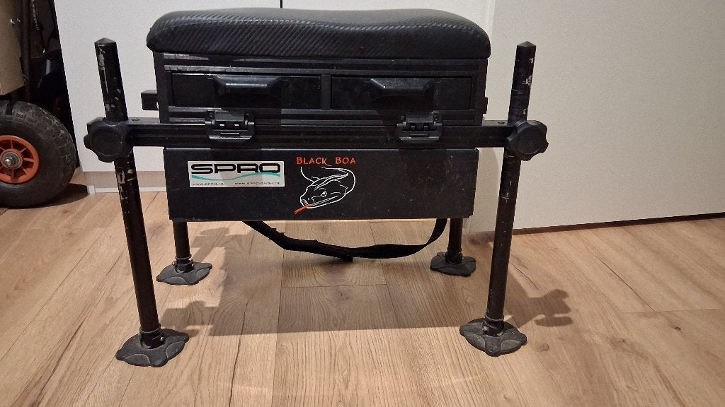 Te koop viskoffer Back Boa met hengel steunen, Ophalen, Gebruikt