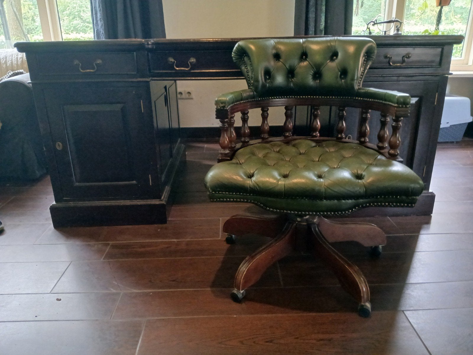 Chesterfield partnerdesk bureau + stoel, Antiek en Kunst, Ophalen