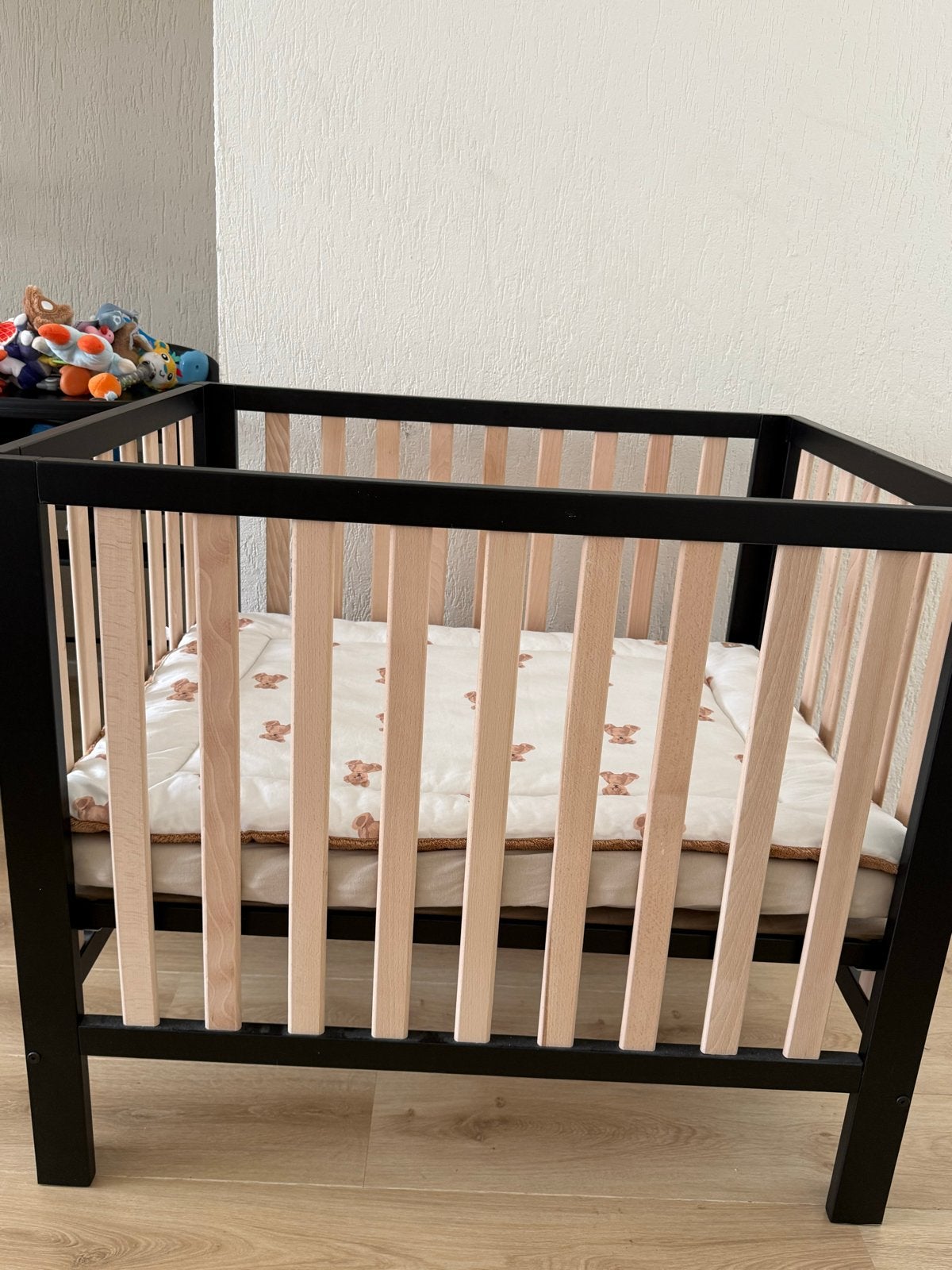 Zwarte houten box met verstelbare bodem, Kinderen en Baby's, Boxen, Ophalen, Gebruikt, Vierkant, In hoogte verstelbaar