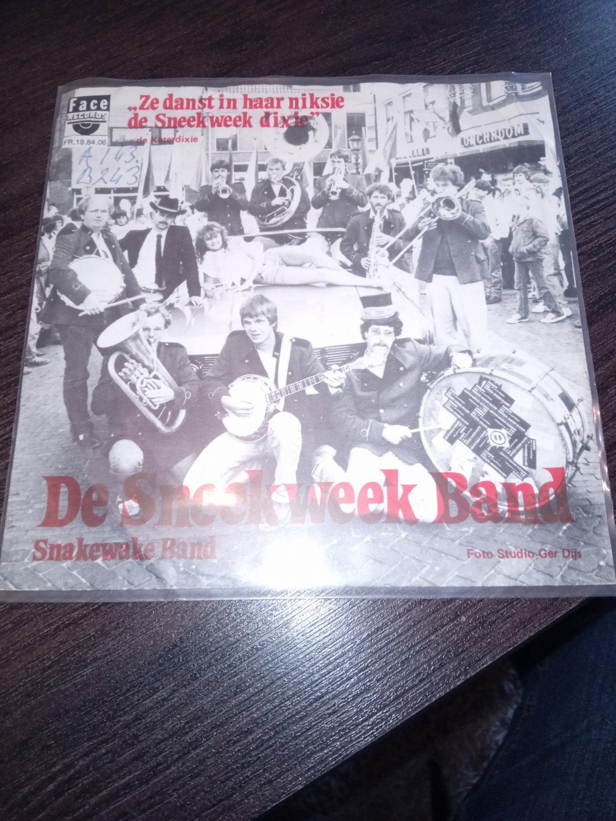 De Sneekweek Band - Ze Danst In Haar Niksie, Gebruikt, Originele persing, 7 inch, Ophalen of Verzenden