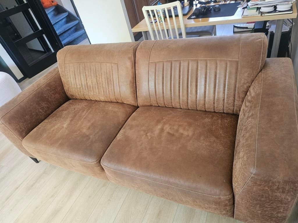 Comfortabele tweepersoonsbank in bruin leerlook, Huis en Inrichting, Banken | Bankstellen, Ophalen, Gebruikt, Modern, Industrieel