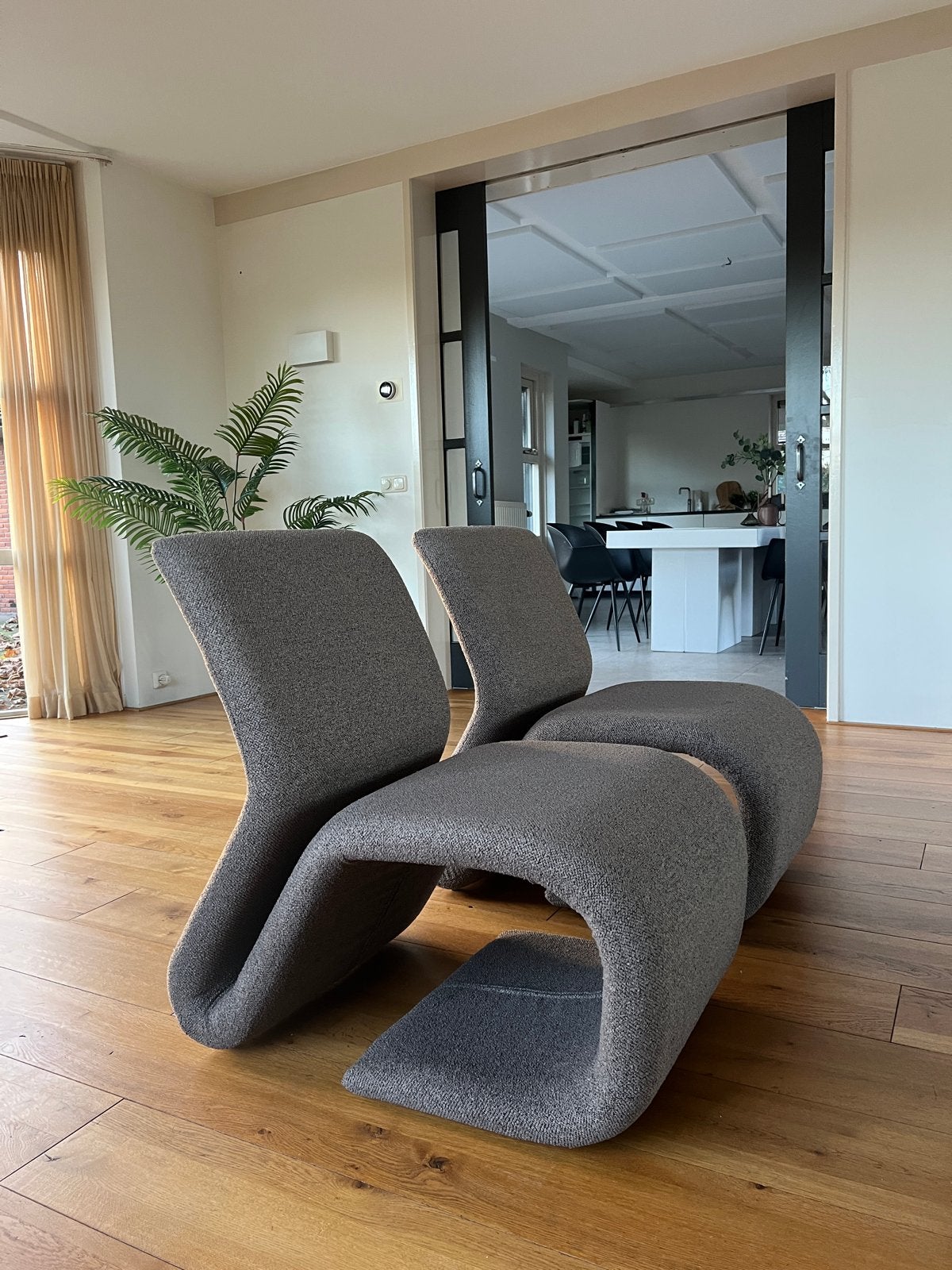Twee design fauteuils - JYSK stoelen, Ophalen, 75 tot 100 cm, Zo goed als nieuw, Stof