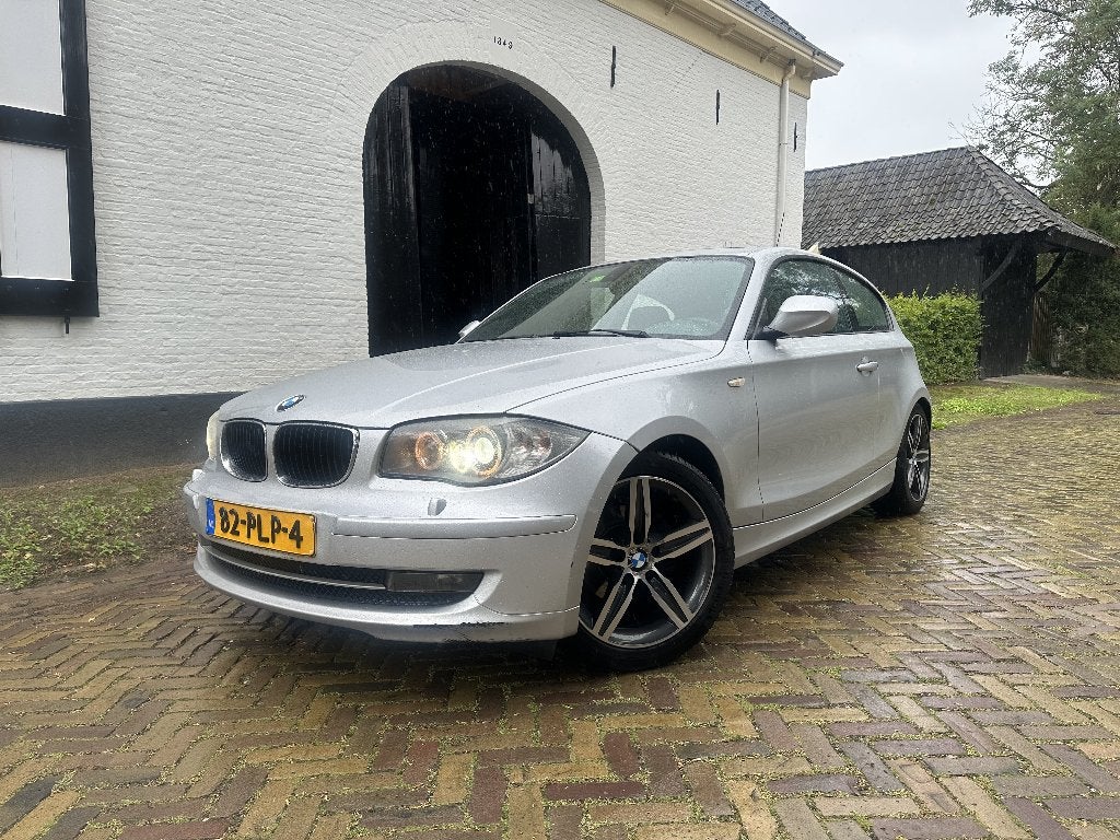 BMW 1-Serie 2.0 116I 3DR 2011 Grijs, Auto's, BMW, 1-Serie, Achterwielaandrijving, 1995 cc, 4 cilinders