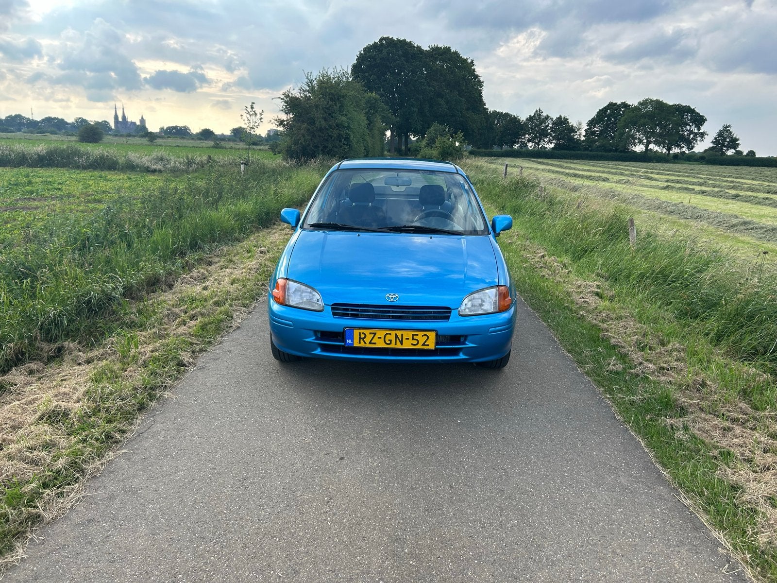 Toyota Starlet - Betrouwbare en zuinige stadsauto, Ophalen