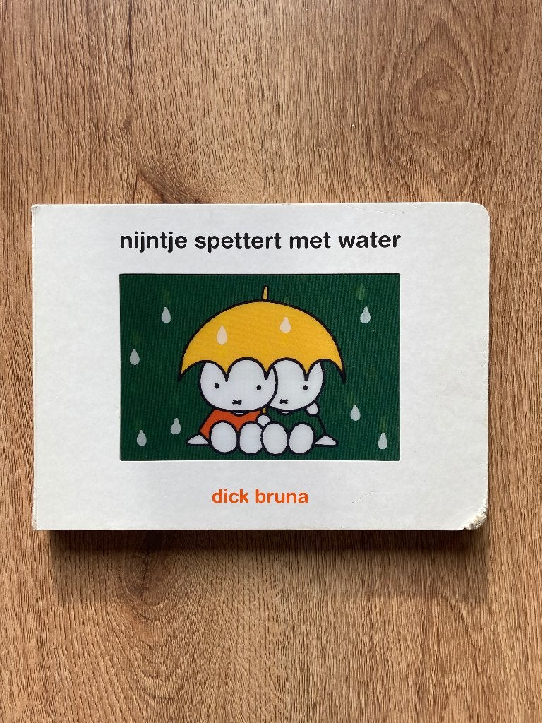 Nijntje spettert met water – kinderprentenboek, Fictie algemeen, Jongen of Meisje, Ophalen of Verzenden, Zo goed als nieuw