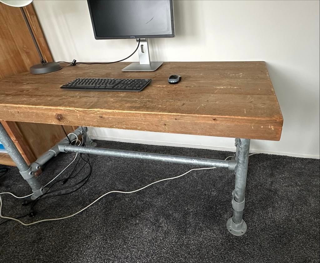Industrieel bureau van Jorg mag je ophalen voor 50 euro!!, Huis en Inrichting, Bureaus, Ophalen, Overige typen, Gebruikt, Hout