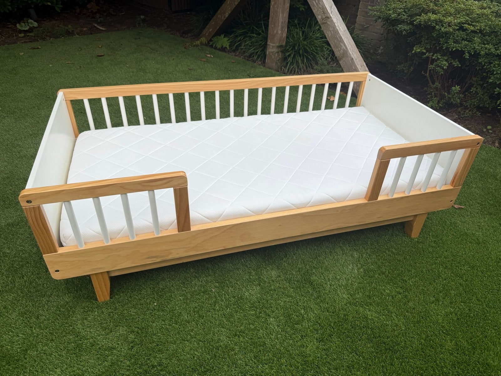 Peuterbed 140x70 cm - Petit Amelie - Hout, Kinderen en Baby's, Kinderkamer | Bedden, Ophalen, 70 tot 85 cm, 140 tot 160 cm, Zo goed als nieuw