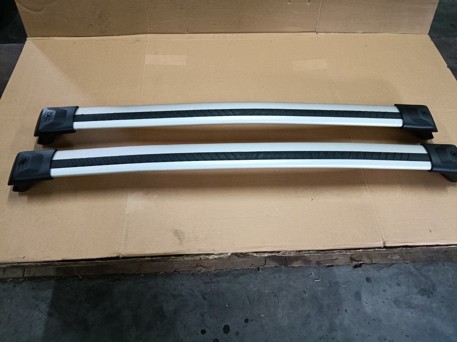 Aerodynamisch gevormde luxe sportive dakdragers., Ophalen, -, -, Zo goed als nieuw