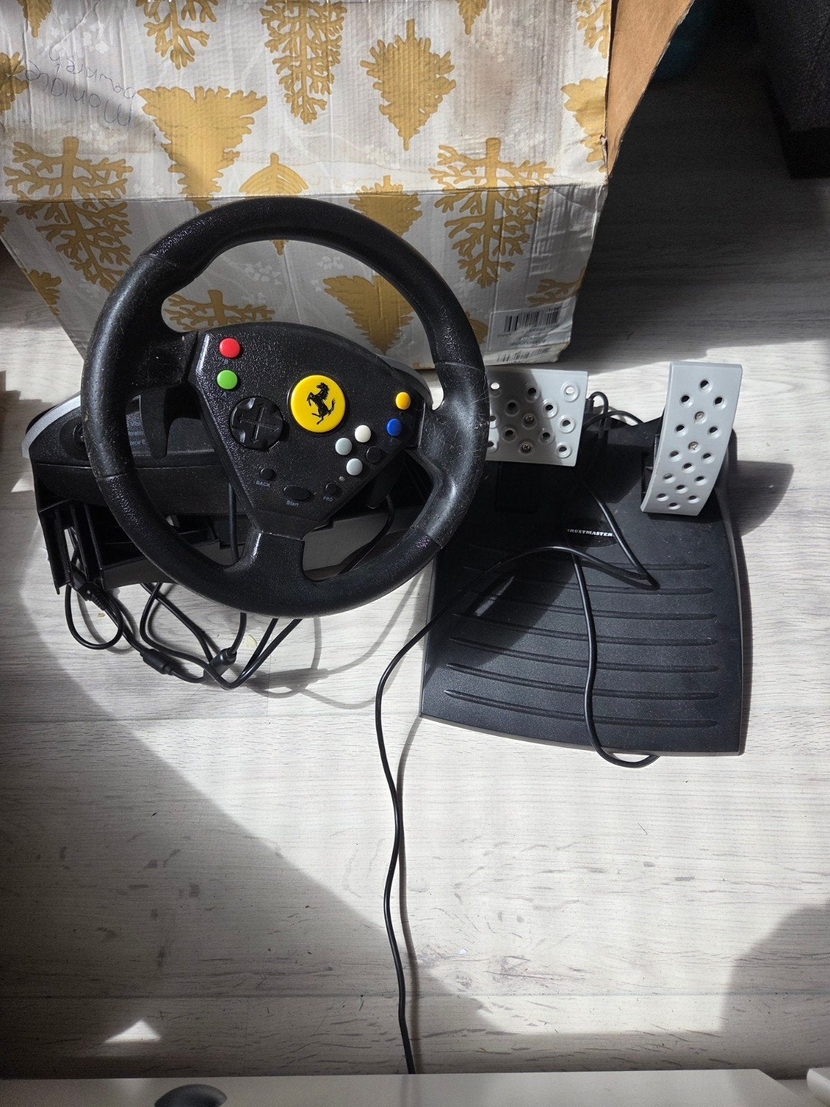 Thrustmaster Ferrari Racing Wheel met pedalen, Ophalen, Racestuur, Gebruikt, Force feedback