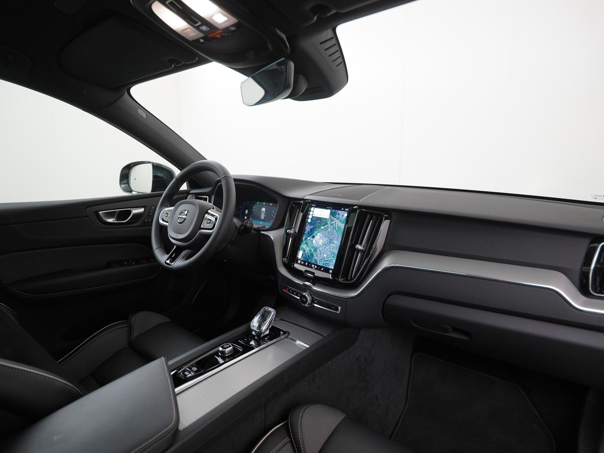 Volvo XC60 T6 Recharge AWD Black Edition Plus | Trekhaak | 2, Auto's, Volvo, Automaat, 12 maanden, Euro 6, 4 cilinders