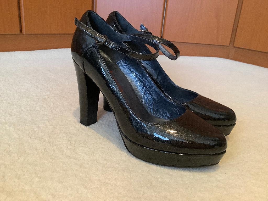 Super leuke leer hakken/pumps van Nina Fiarucci, 3(36), Kleding | Dames, Pumps, Zwart, Ophalen of Verzenden, Zo goed als nieuw