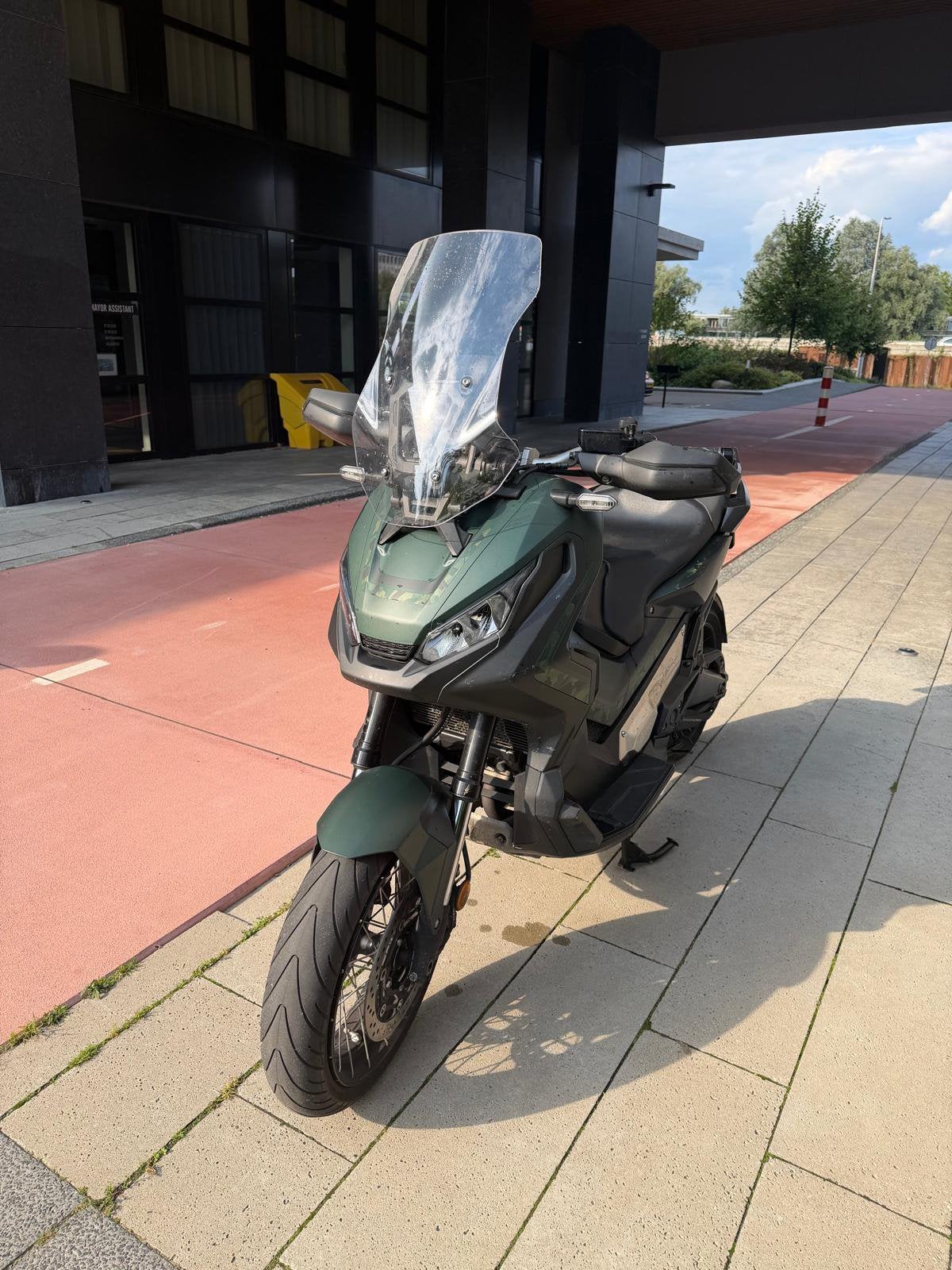 Te koop: Honda X-ADV 750 army green matt, Scooter