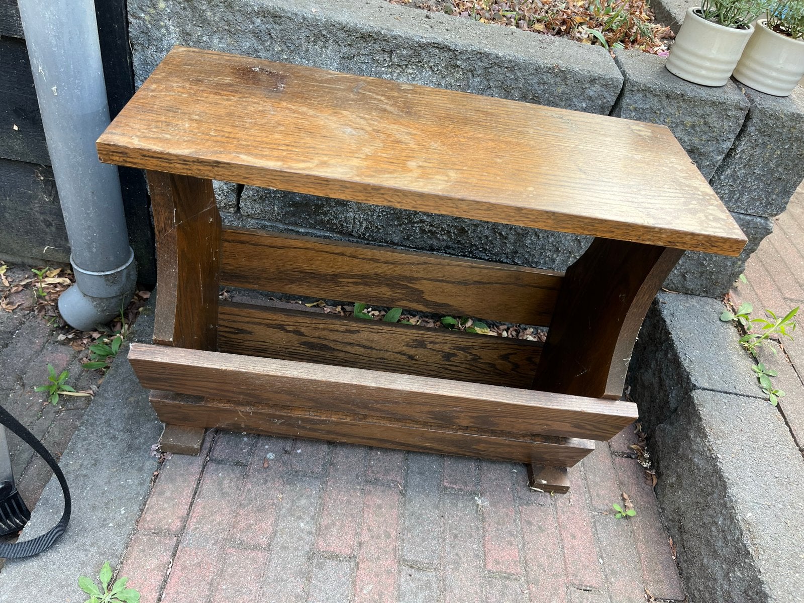 Houten tijdschriftenrek / bijzettafel (opknapper), Ophalen, Gebruikt, Bruin, Hout