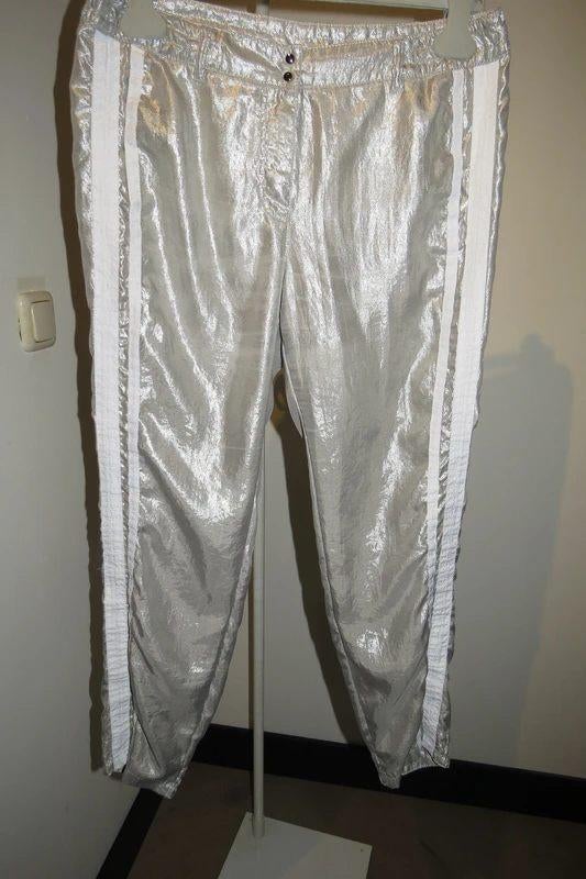 Marccain broek zilver kleur witte banden zijkanten N3/M, Maat 38/40 (M), Overige kleuren, Verzenden, Zo goed als nieuw