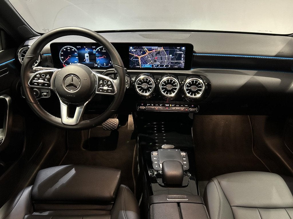 Mercedes-Benz A-klasse 180 Luxury Line | Panoramadak | Leder, Auto's, 136 pk, Gebruikt, 4 cilinders, Origineel Nederlands