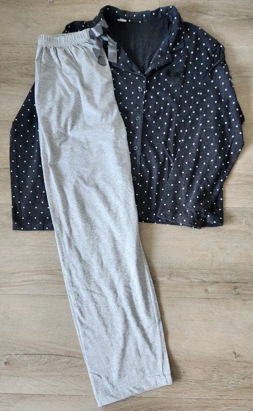 dames pyjama set, kleur donker grijs licht grijs, maat m, Kleding | Dames, Disney, Ophalen of Verzenden, Gedragen, Maat 38/40 (M)
