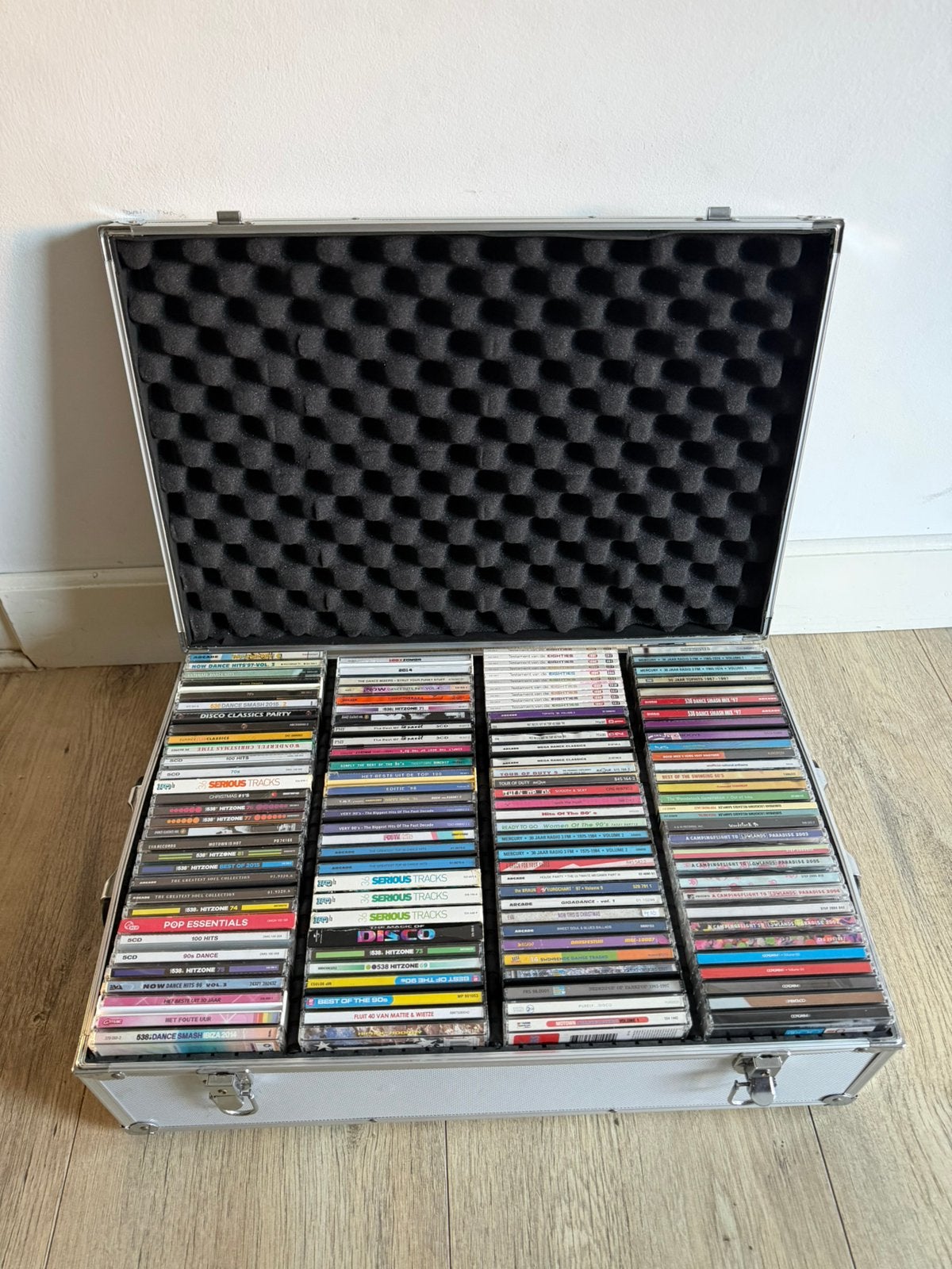 100 Verzamel CDs in luxe koffer, Cd's en Dvd's, Ophalen, Gebruikt, Verzamelalbum
