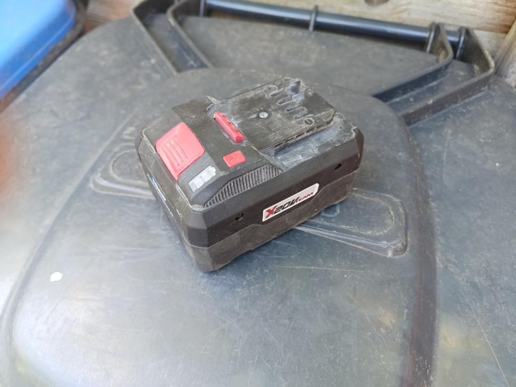 Defecte Parkside Performance accu 8Ah met Bluetooth, Ophalen