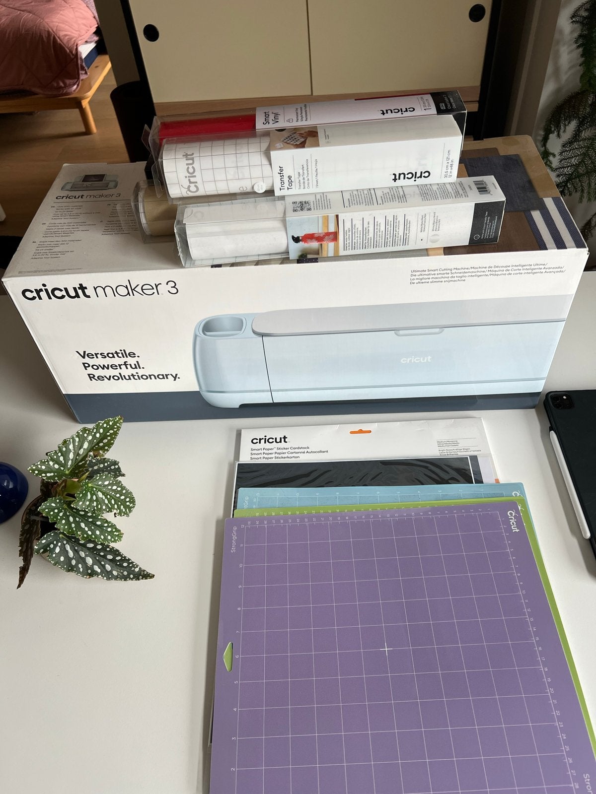 Cricut Maker 3 met accessoires - Zo goed als nieuw, Hobby en Vrije tijd, Geschikt voor snijden, Overige thema's, Meerkleurig, Ophalen of Verzenden