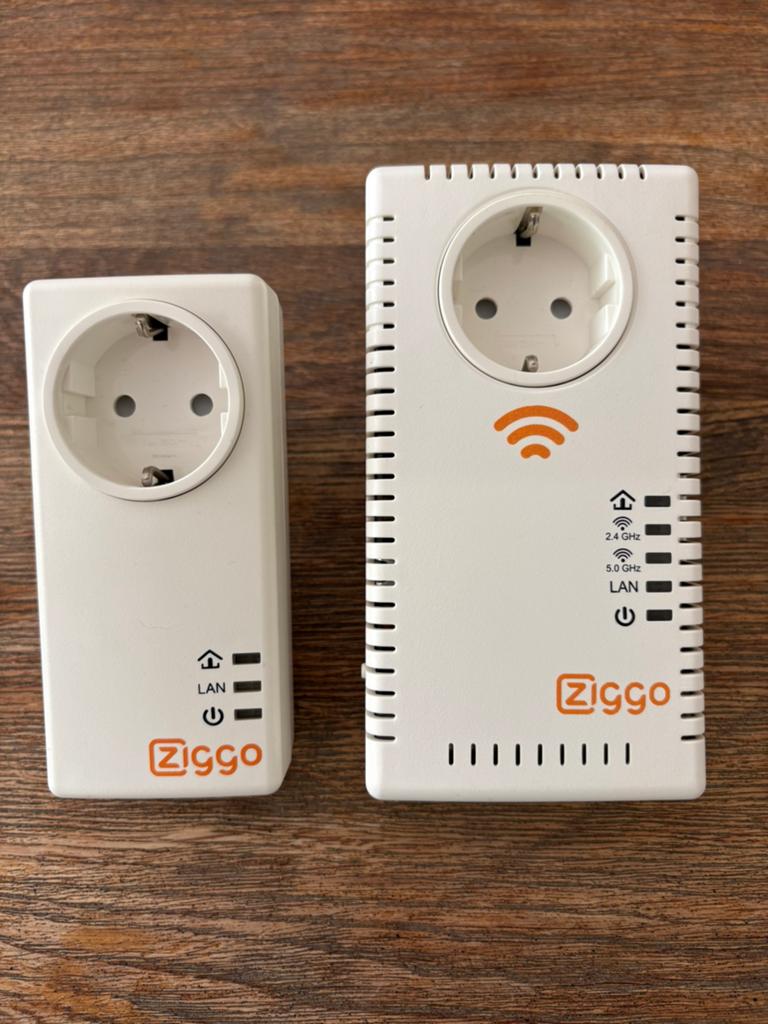 Ziggo wifi-versterker set / powerline adapters, Computers en Software, Ophalen of Verzenden, Zo goed als nieuw