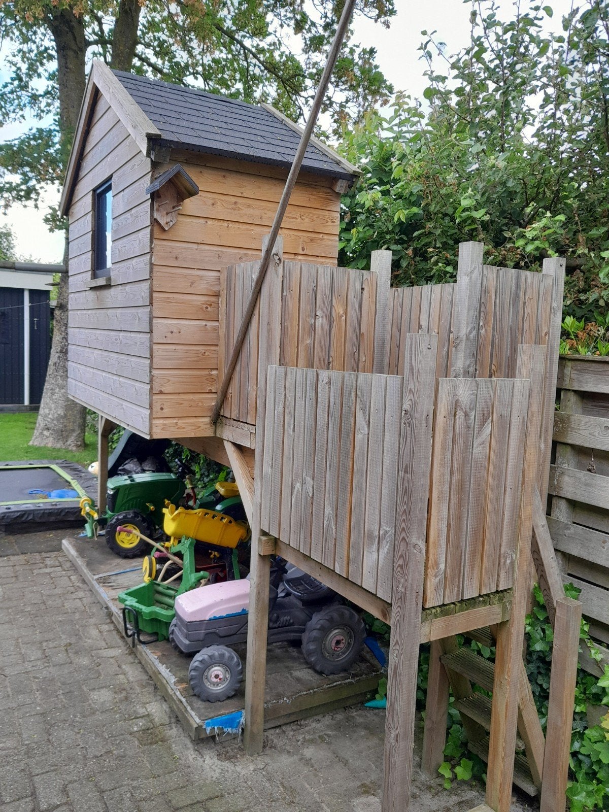 Houten speelhuisje met glijbaan en klimtoestel, Ophalen of Verzenden, Gebruikt, Klimwand
