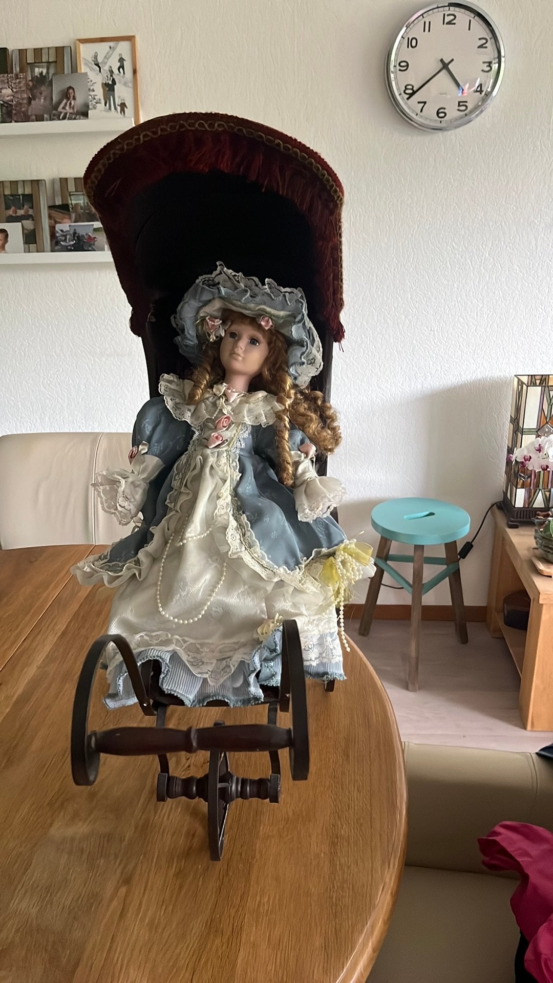 Antirke poppenwagen met pop. Voor alles 40,00 euro, Ophalen of Verzenden