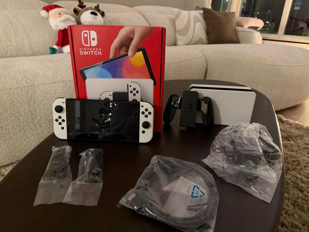 Nintendo Switch OLED – zo goed als nieuw, Spelcomputers en Games, Spelcomputers | Nintendo Switch, Zo goed als nieuw, Switch OLED