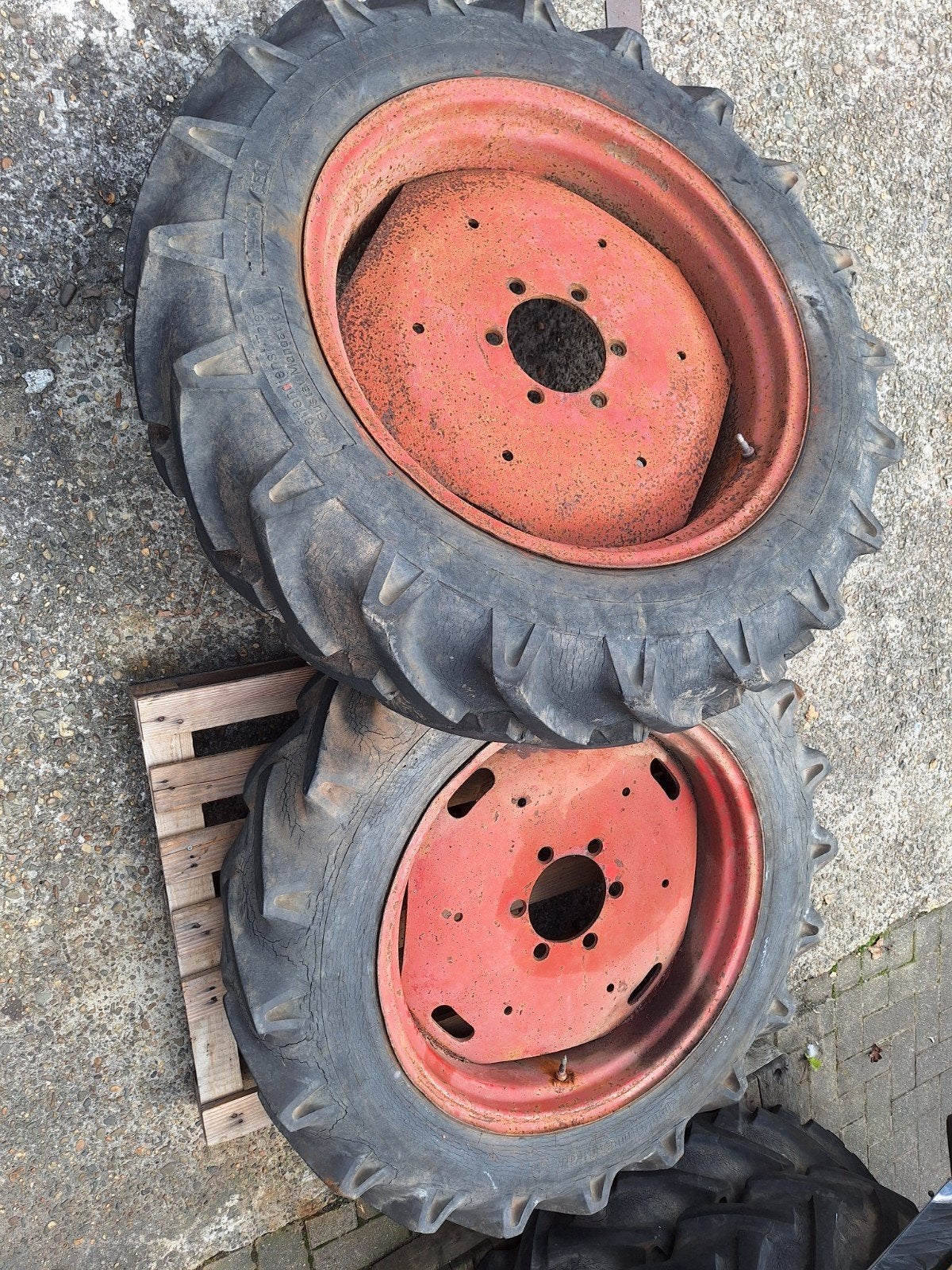 Tractor wielen  28 ich, Zakelijke goederen, Ophalen