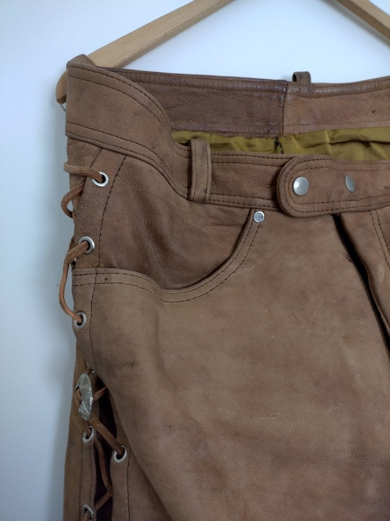 Bruine suède leren herenbroek met veters, Broek | leer, Ophalen of Verzenden, Tweedehands, Heren