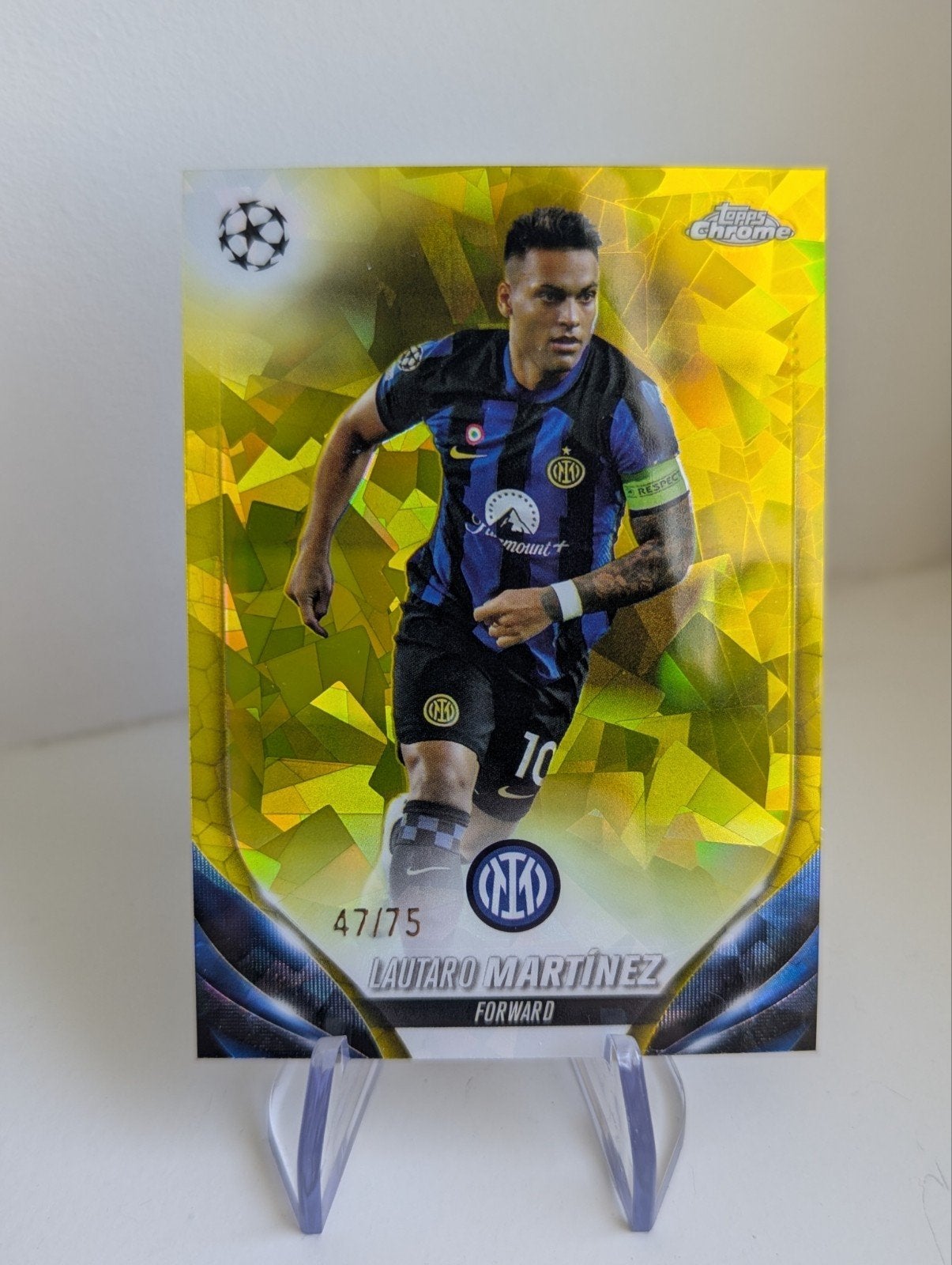 Lautaro Martinez 2024 Topps Chrome UCL Yellow Sapphire /75, Ophalen of Verzenden, Zo goed als nieuw, Buitenlandse clubs, Spelerskaart
