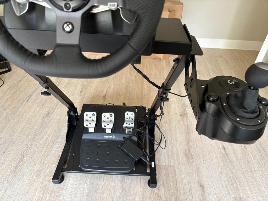 Foto 3 van Logitech G920 Racing Wheel (Xbox/PC) + Shifter + Wheelstand