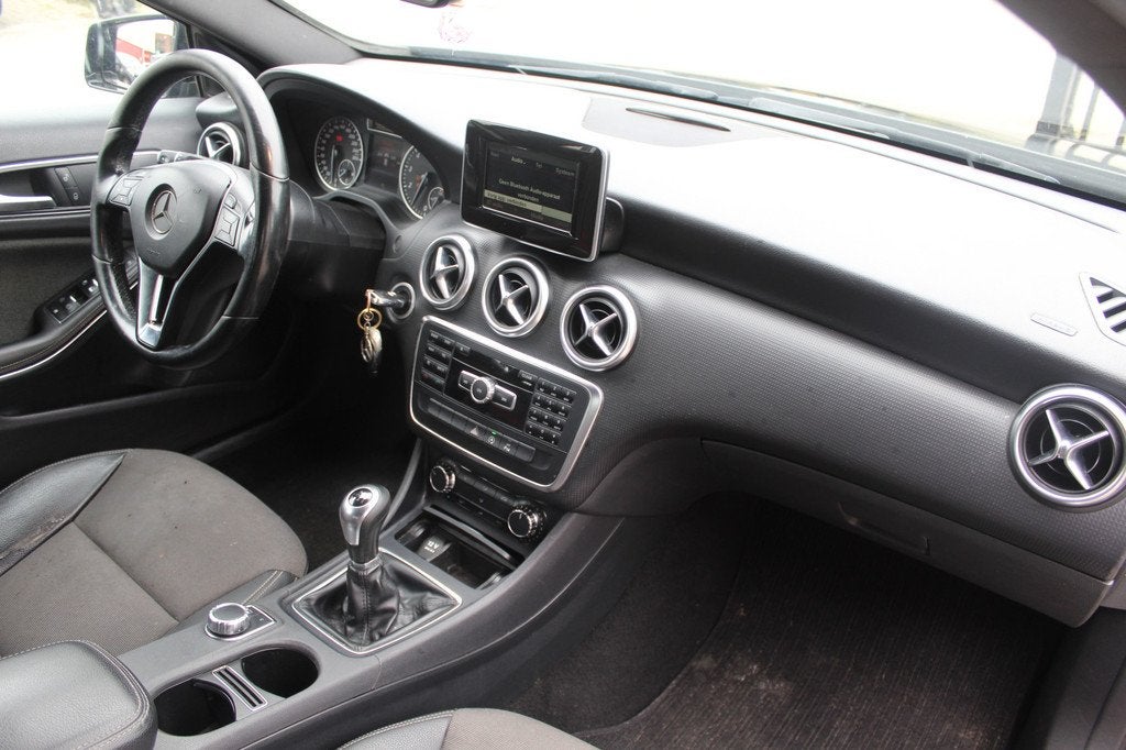Mercedes-Benz A-Klasse 180 Ambition MEENEEMPRIJS/HANDELSPRIJ, Auto's, Voorwielaandrijving, Stof, Gebruikt, 4 cilinders