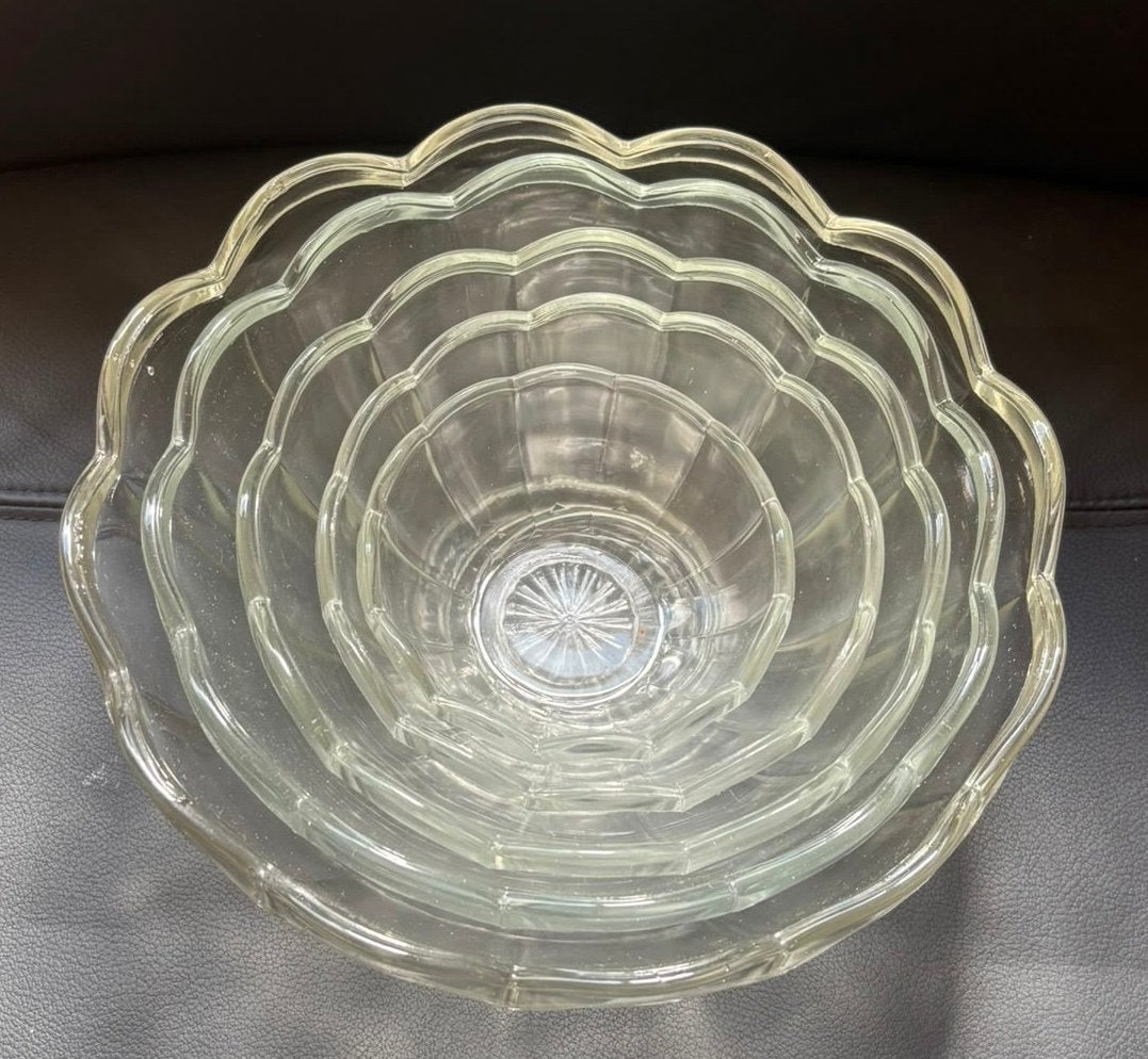 Set van 5 glazen schalen met golvende rand, Ophalen
