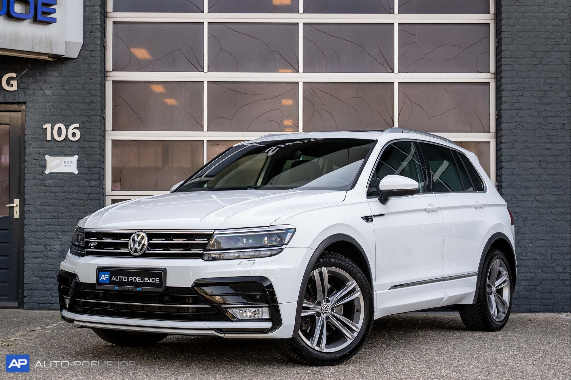Volkswagen Tiguan 2.0 TSI 4Motion Highline R-Line, Pano,19LM, Automaat, Stof, Gebruikt, 4 cilinders