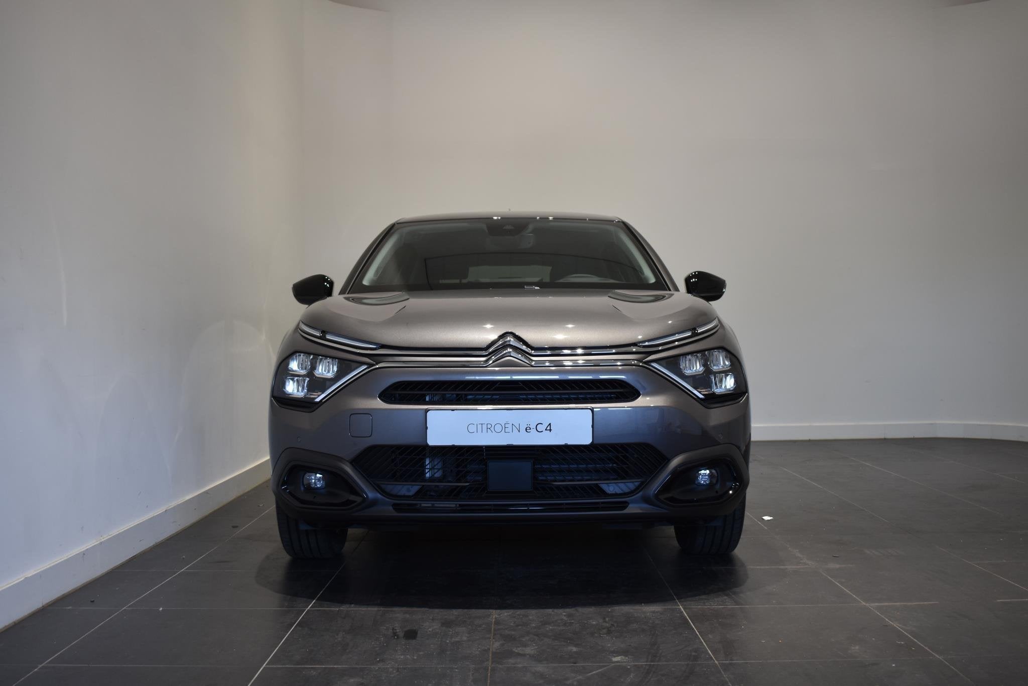 Citroen Ë-C4 Shine 50 kWh Camera/ leder & verwarmde massage, Auto's, Leder en Stof, SUV of Terreinwagen, Zilver of Grijs, 63 €/maand