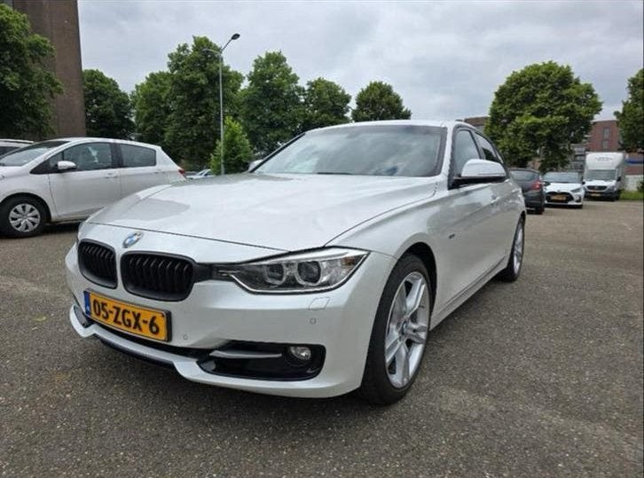 BMW 3-Serie 2.0IX 320 135KW Aut8 (f30) 2012 Wit, Auto's, BMW, Particulier, 3-Serie, Benzine, B, Sedan, Automaat, Origineel Nederlands