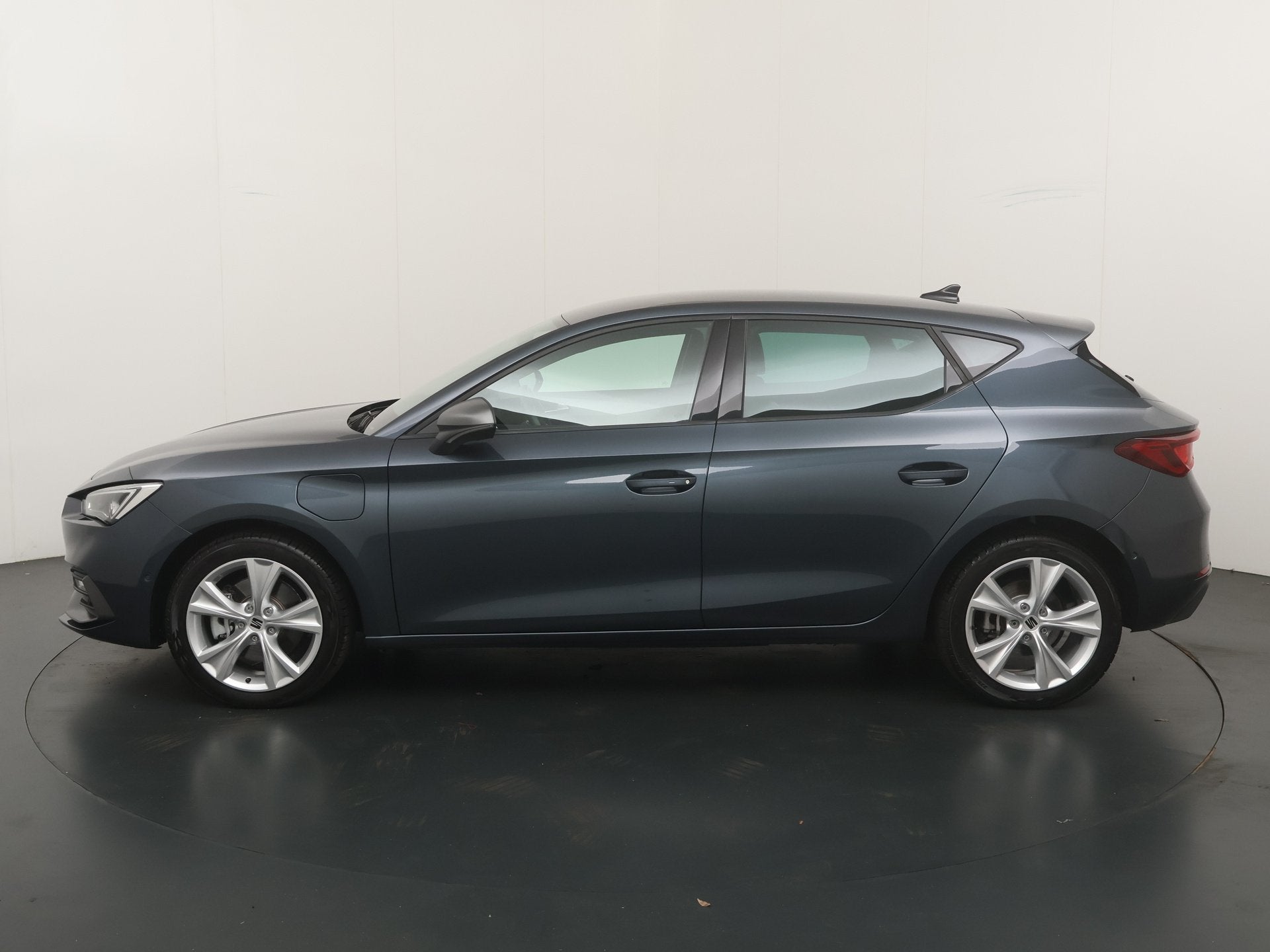 SEAT Leon 1.5 TSI e-Hybrid PHEV 204 pk FR Business | Stoel-, 12 maanden, Stof, Zwart, 4 cilinders