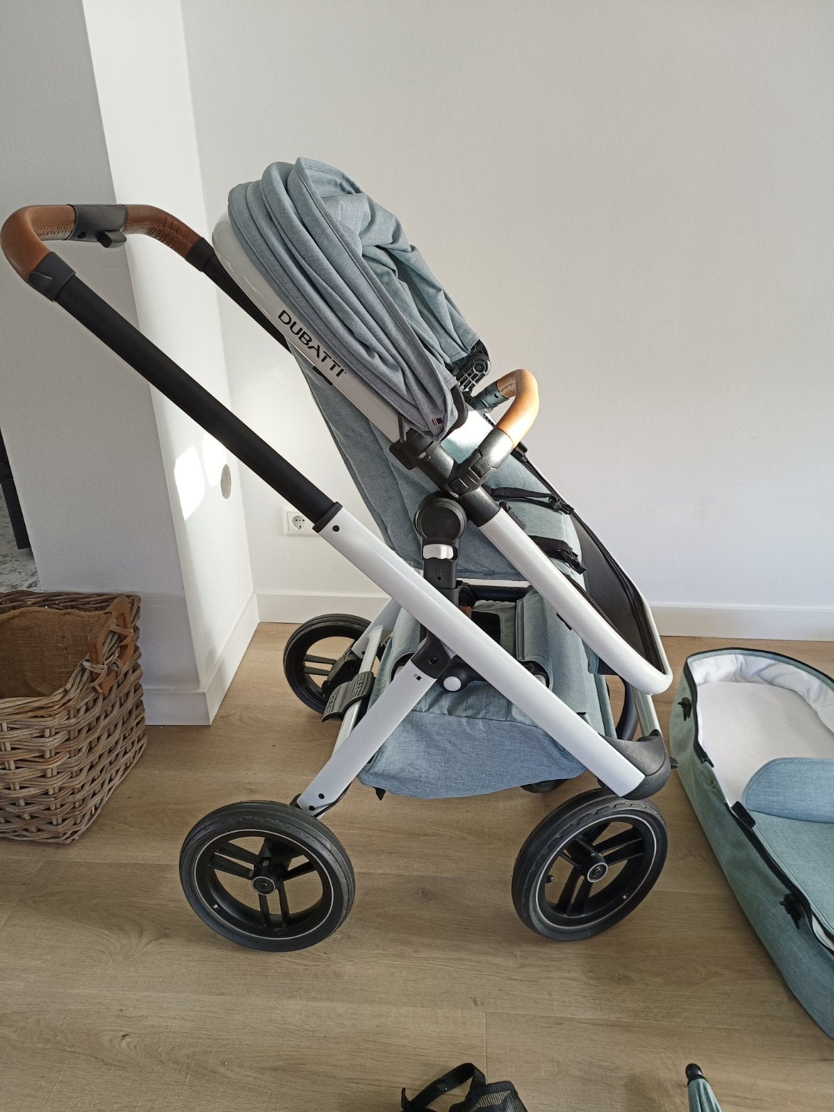 Dubatti One kinderwagen met reiswieg en Maxi-Cosi adapters, Zo goed als nieuw, Combiwagen, Met reiswieg, Ophalen