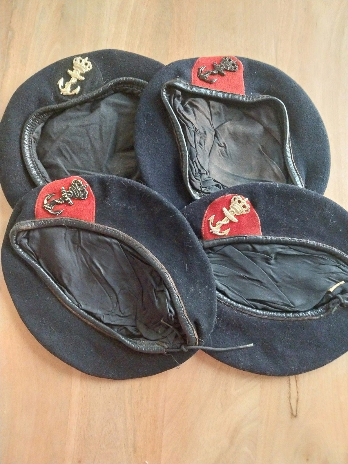Korps marine barette, Verzamelen, Militaria | Algemeen, Ophalen of Verzenden, Marine, Nederland, Helm of Baret