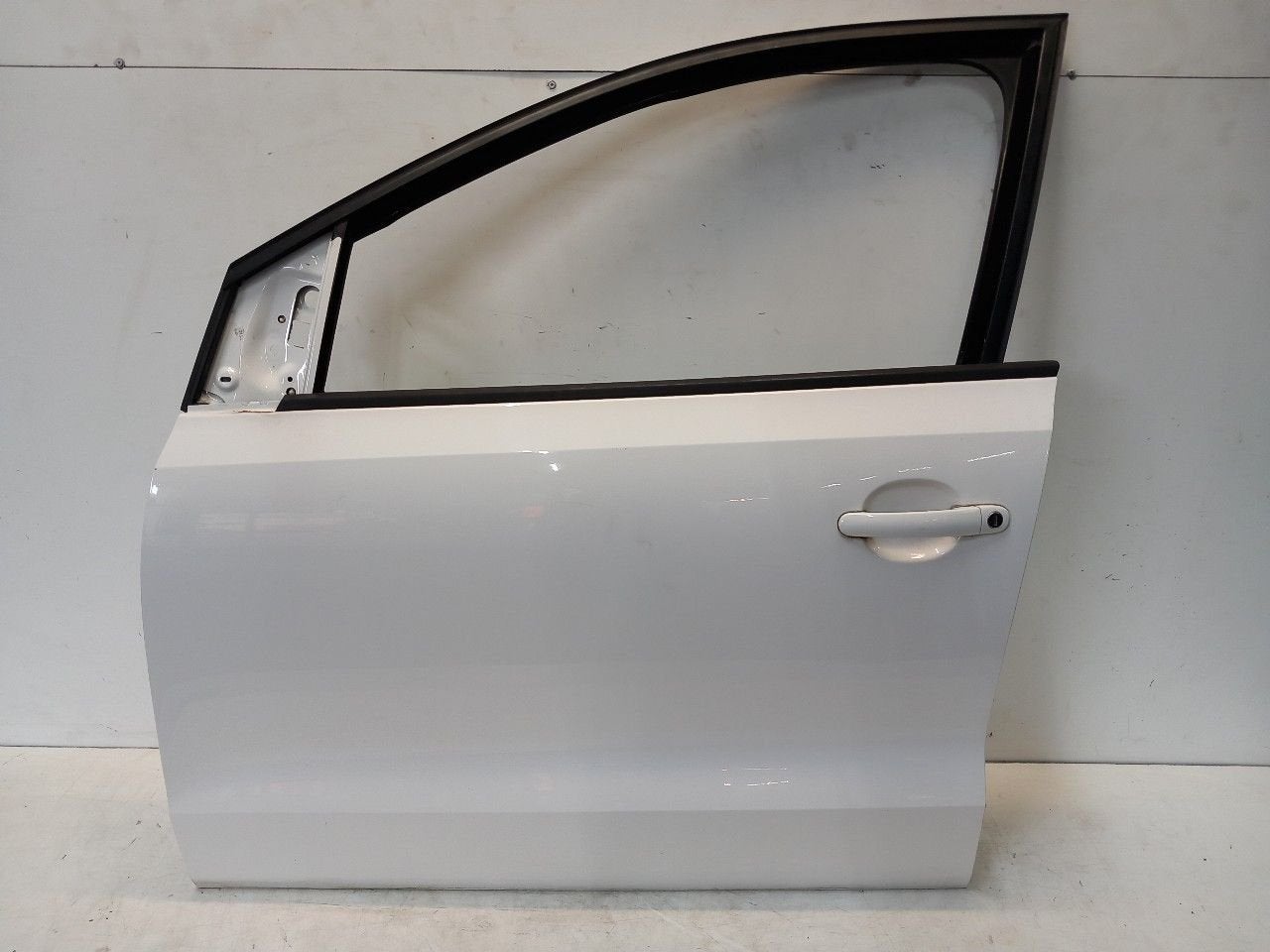 Portier links voor Volkswagen Polo, Onderdelen@venauto.nl, Van der Ven Autorecycling B.V., Gebruikt, Ettenseweg 76, 4706 PB Roosendaal, The Netherlands