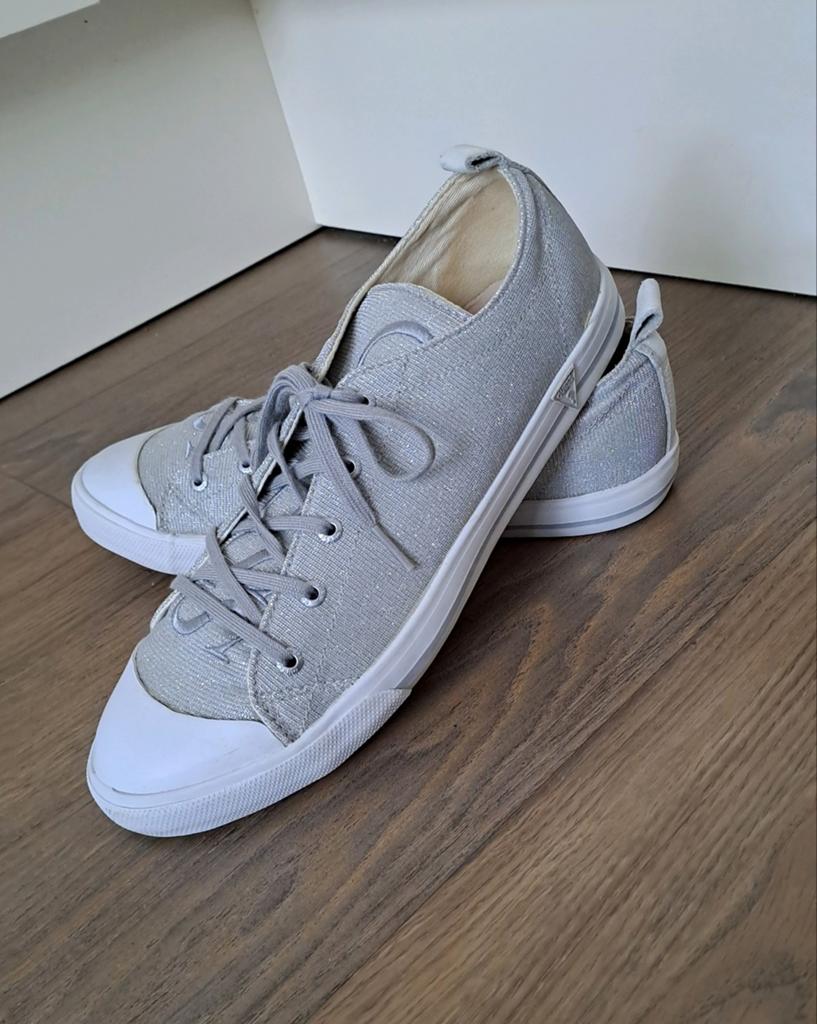 Stijlvolle Guess dames sneakers zilver maat 41, Ophalen of Verzenden, Overige kleuren, Guess, Sneakers of Gympen
